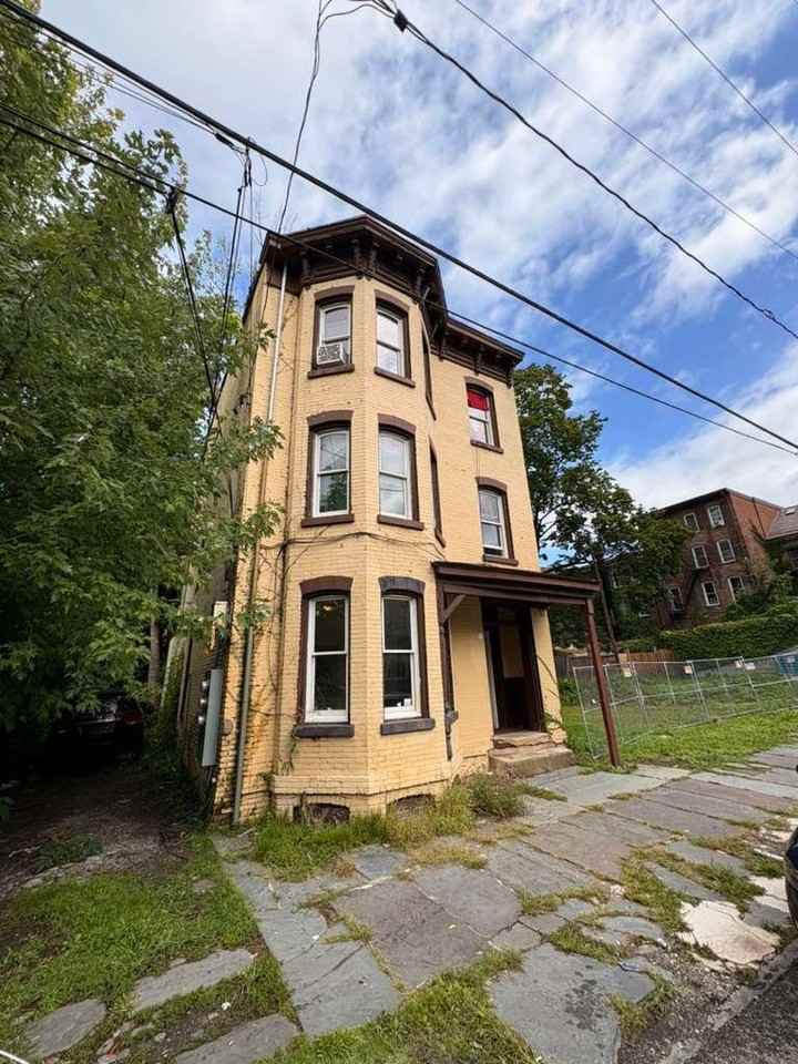 106 Washington St #1 - Photo 3 of 16