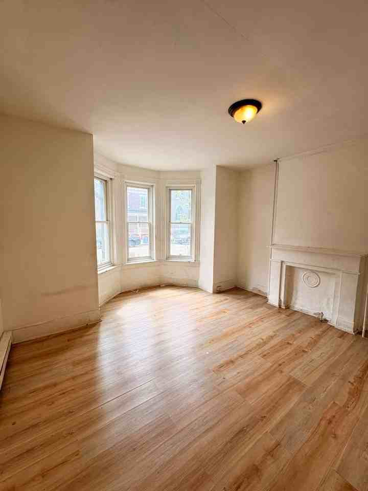106 Washington St #1 - Photo 4 of 16