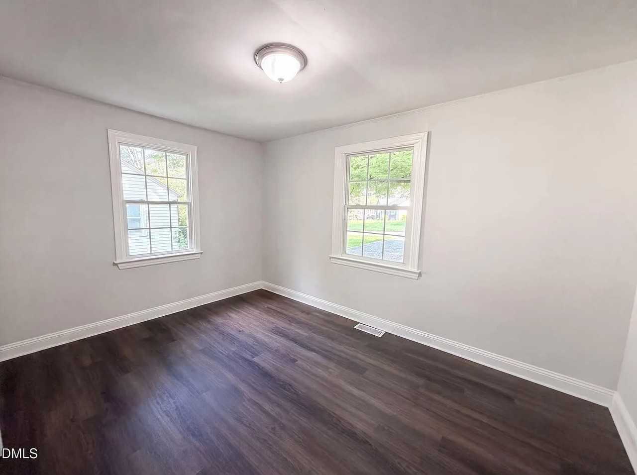 2109 Sheffield Rd - Photo 5 of 8