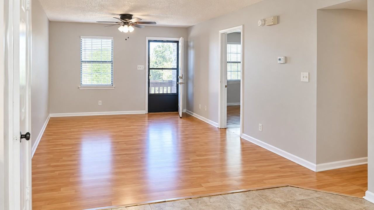 1814 Glenn St Sw #3 - Photo 4 of 11