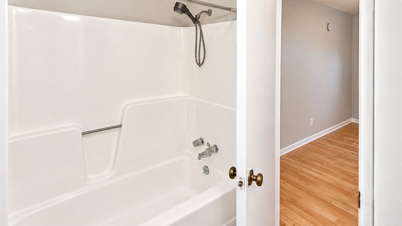 1814 Glenn St Sw #3 - Photo 5 of 11