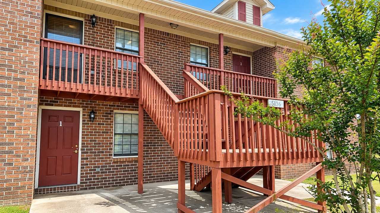 1814 Glenn St Sw #3 - Photo 6 of 11