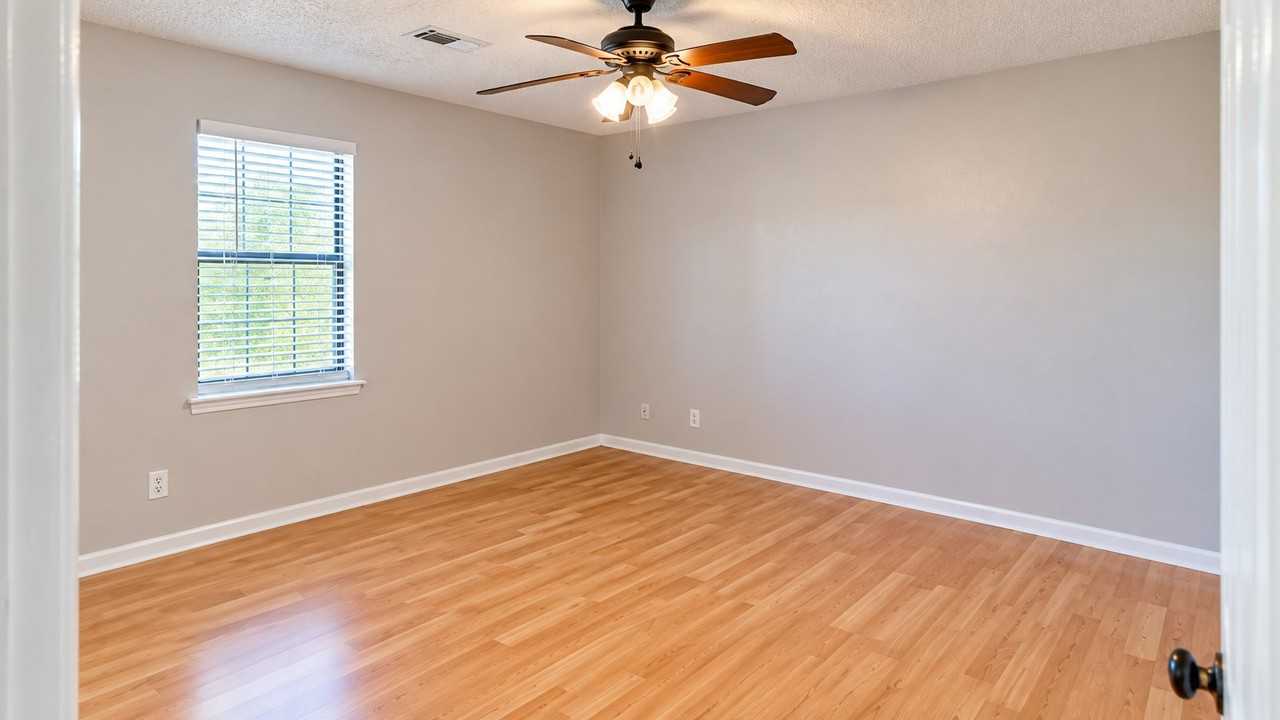 1814 Glenn St Sw #3 - Photo 7 of 11