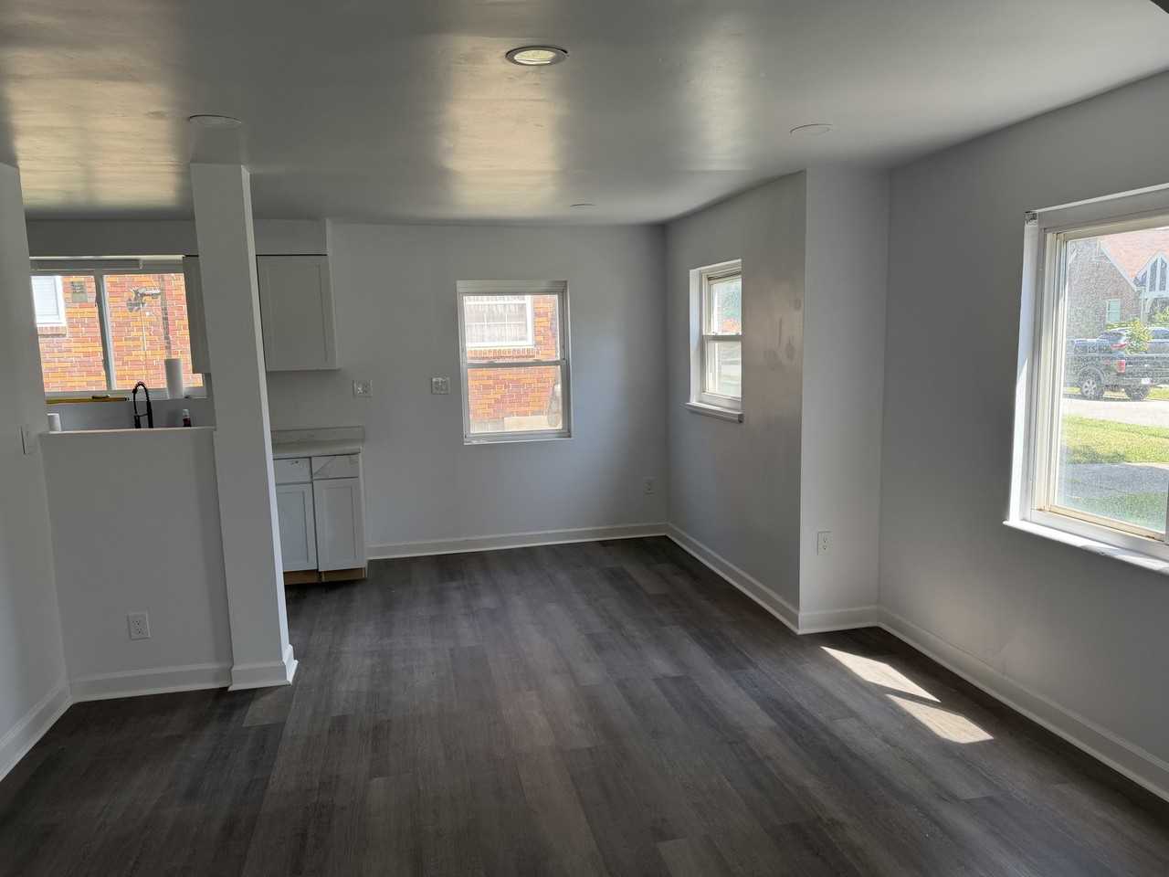 7231 Scottwood Ave - Photo 2 of 9