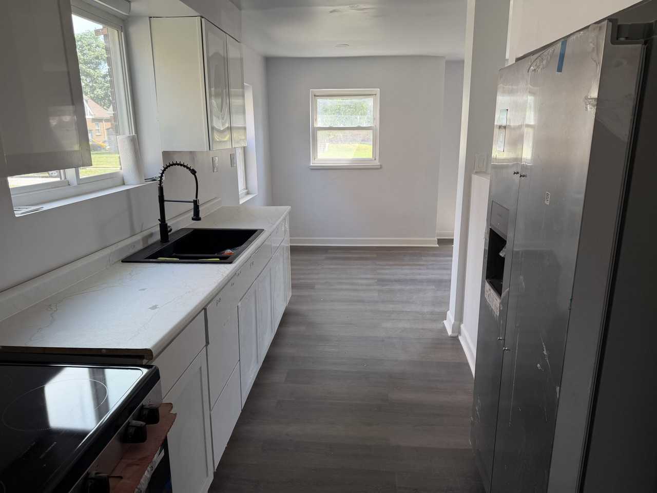 7231 Scottwood Ave - Photo 3 of 9