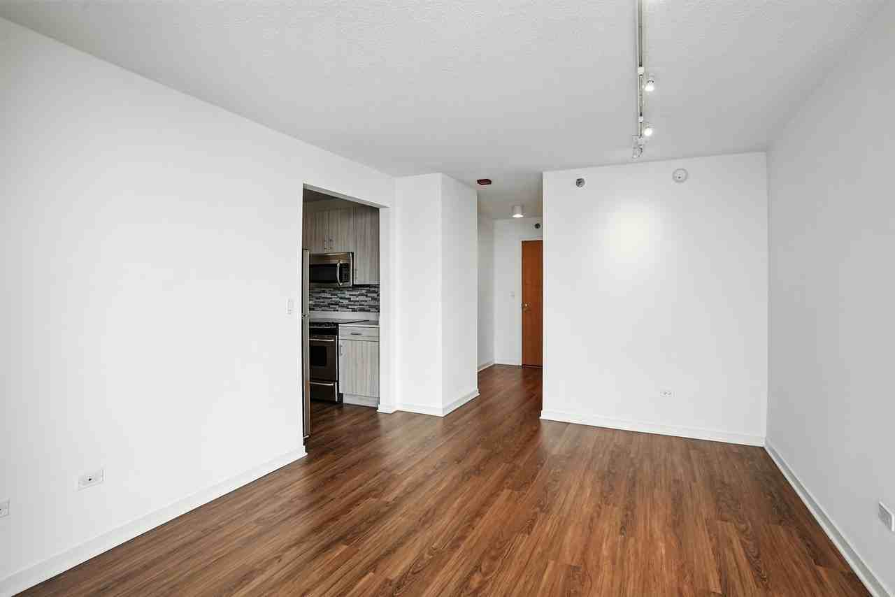 468 W Grand Ave - Photo 3 of 16