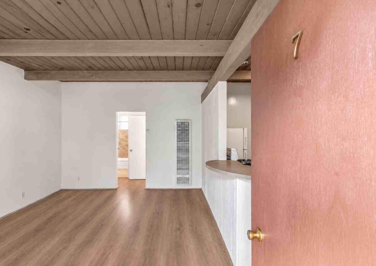 826 S Grand View St #7 - Photo 6 of 21