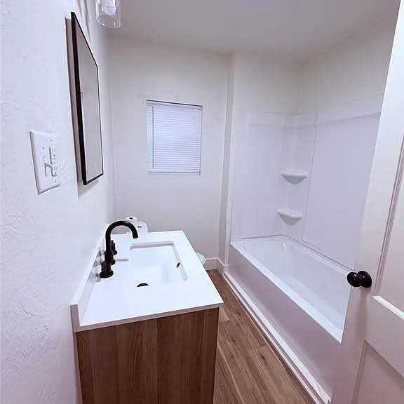 1622 N Louisa Ave - Photo 2 of 11