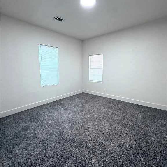 1622 N Louisa Ave - Photo 4 of 11