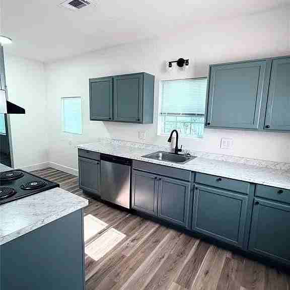 1622 N Louisa Ave - Photo 5 of 11