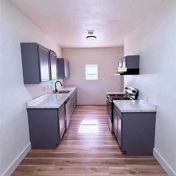 1622 N Louisa Ave - Photo 7 of 11