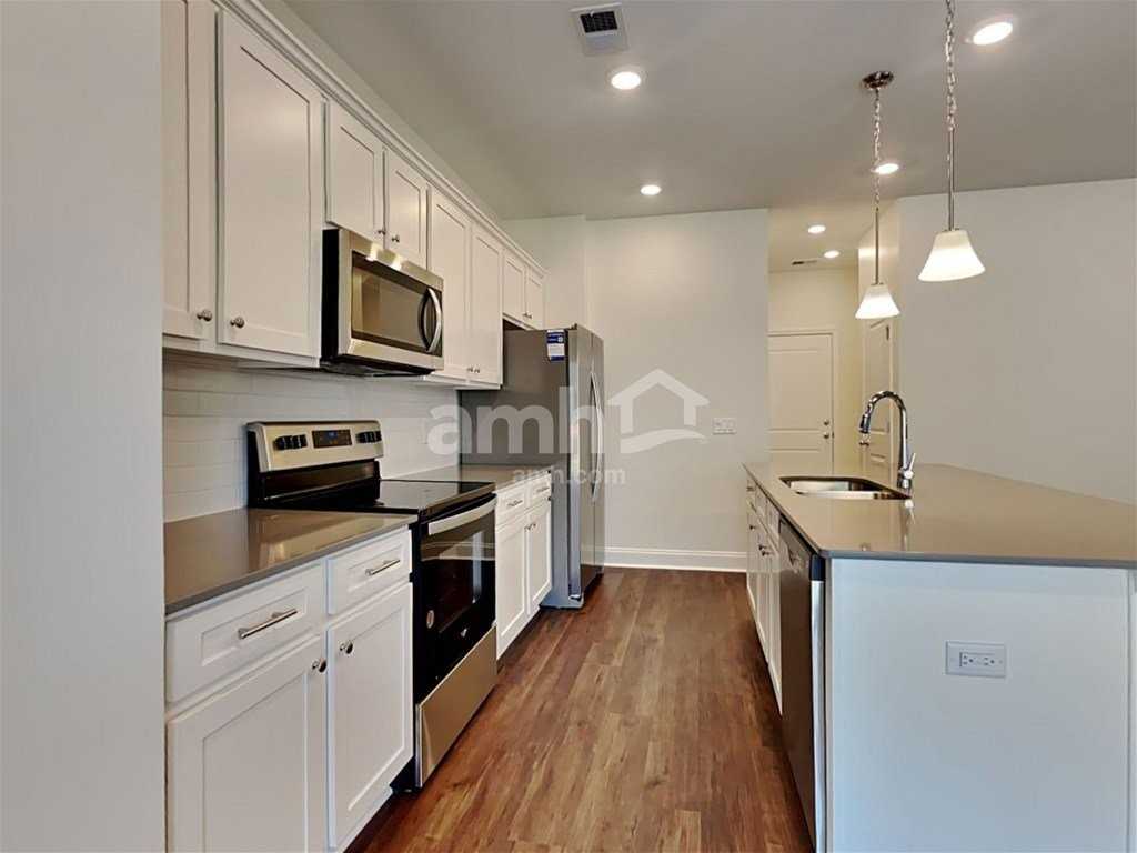 101 Oldenburg Dr - Photo 4 of 11