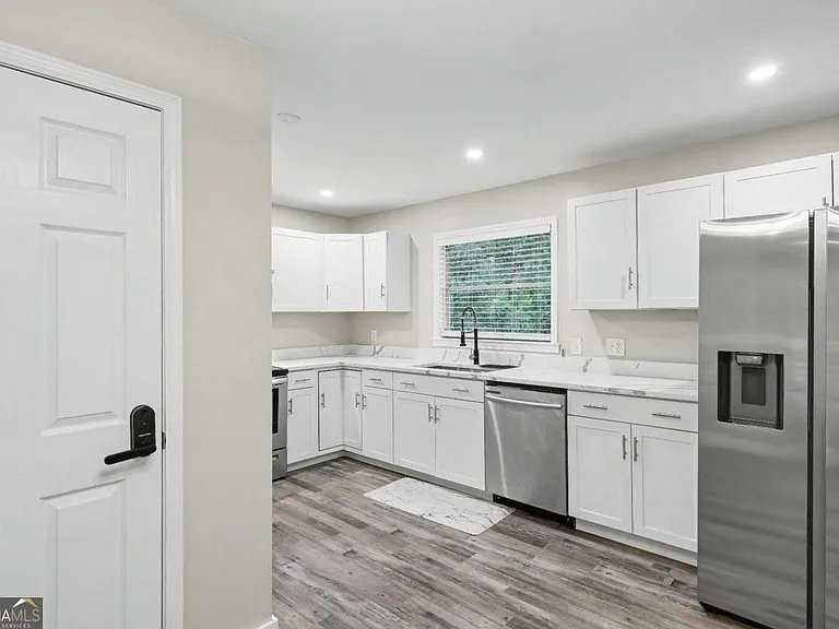 2276 Skyline Dr - Photo 5 of 12