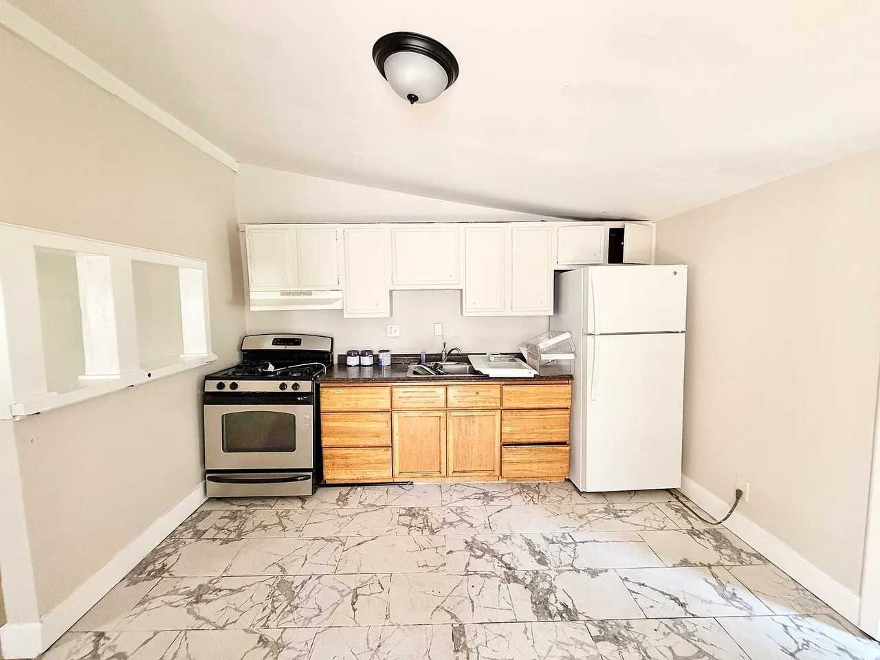 909 3rd St N - Photo 2 of 11