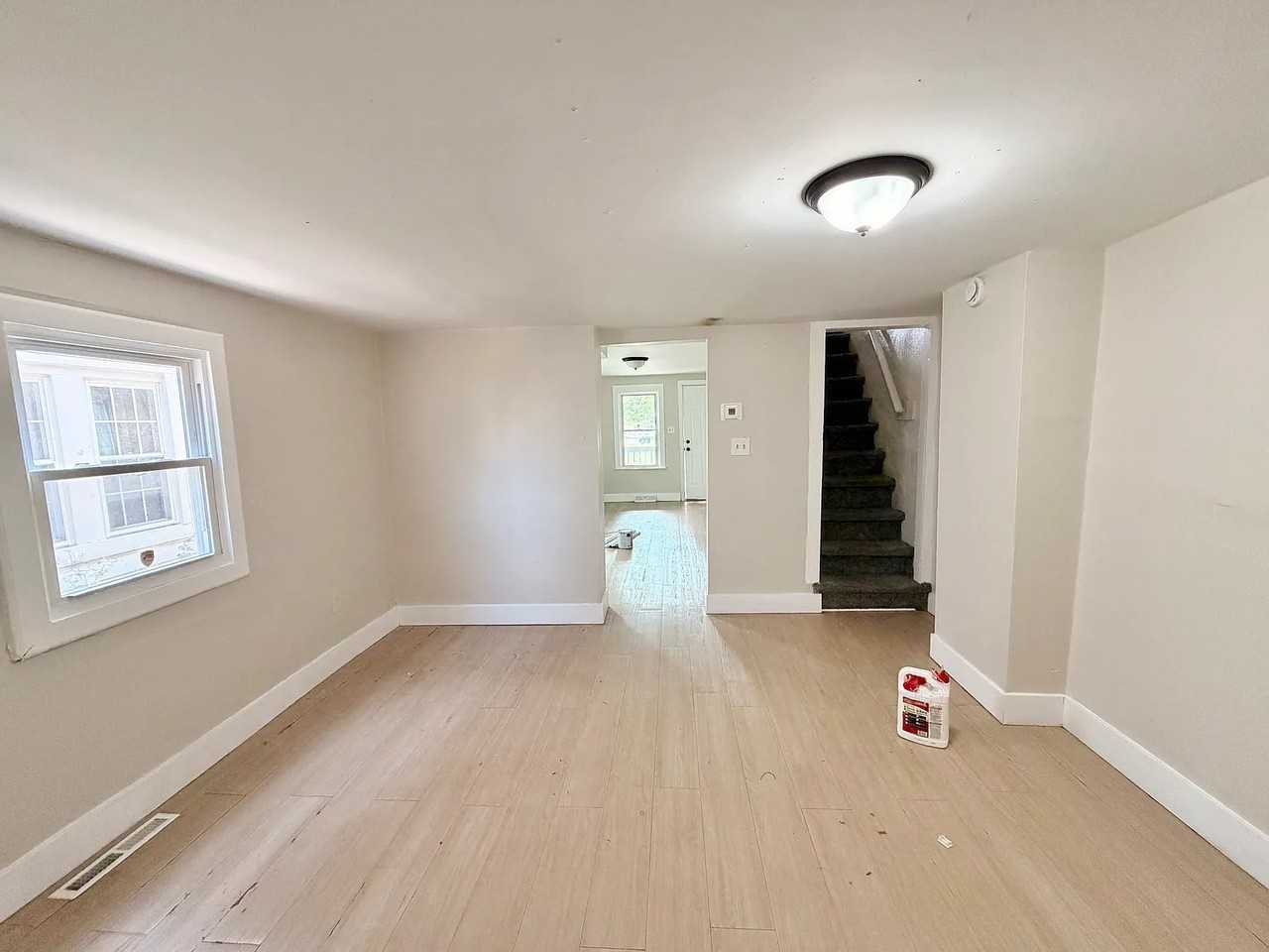 909 3rd St N - Photo 4 of 11