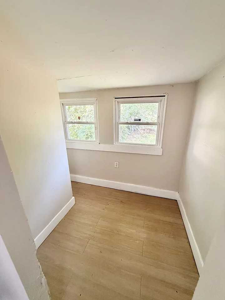 909 3rd St N - Photo 6 of 11