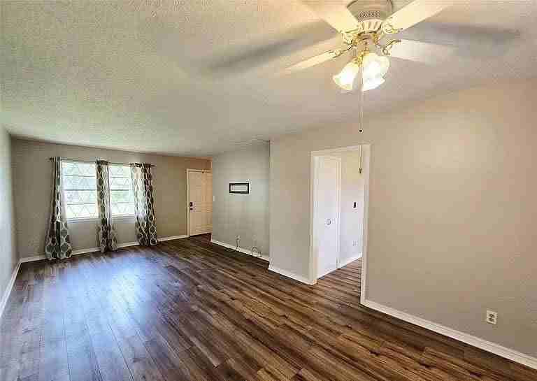 1121 W 14th Pl - Photo 4 of 20