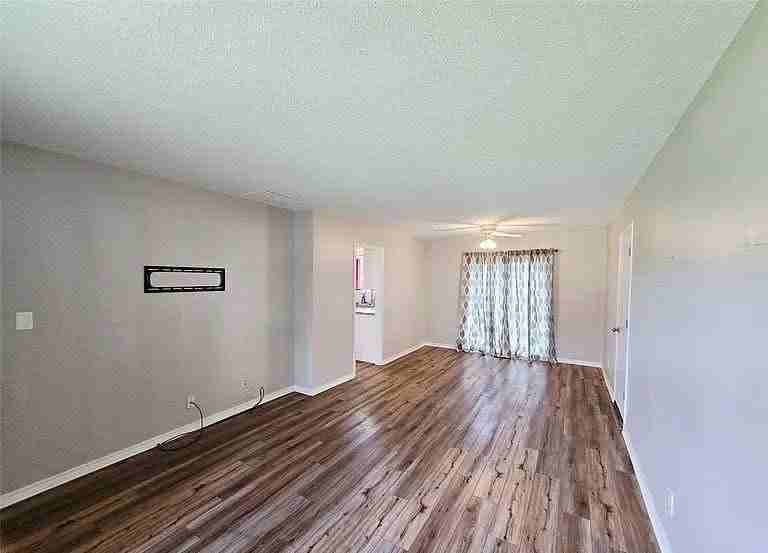 1121 W 14th Pl - Photo 5 of 20