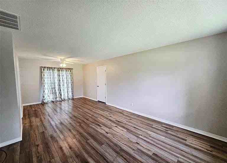 1121 W 14th Pl - Photo 6 of 20