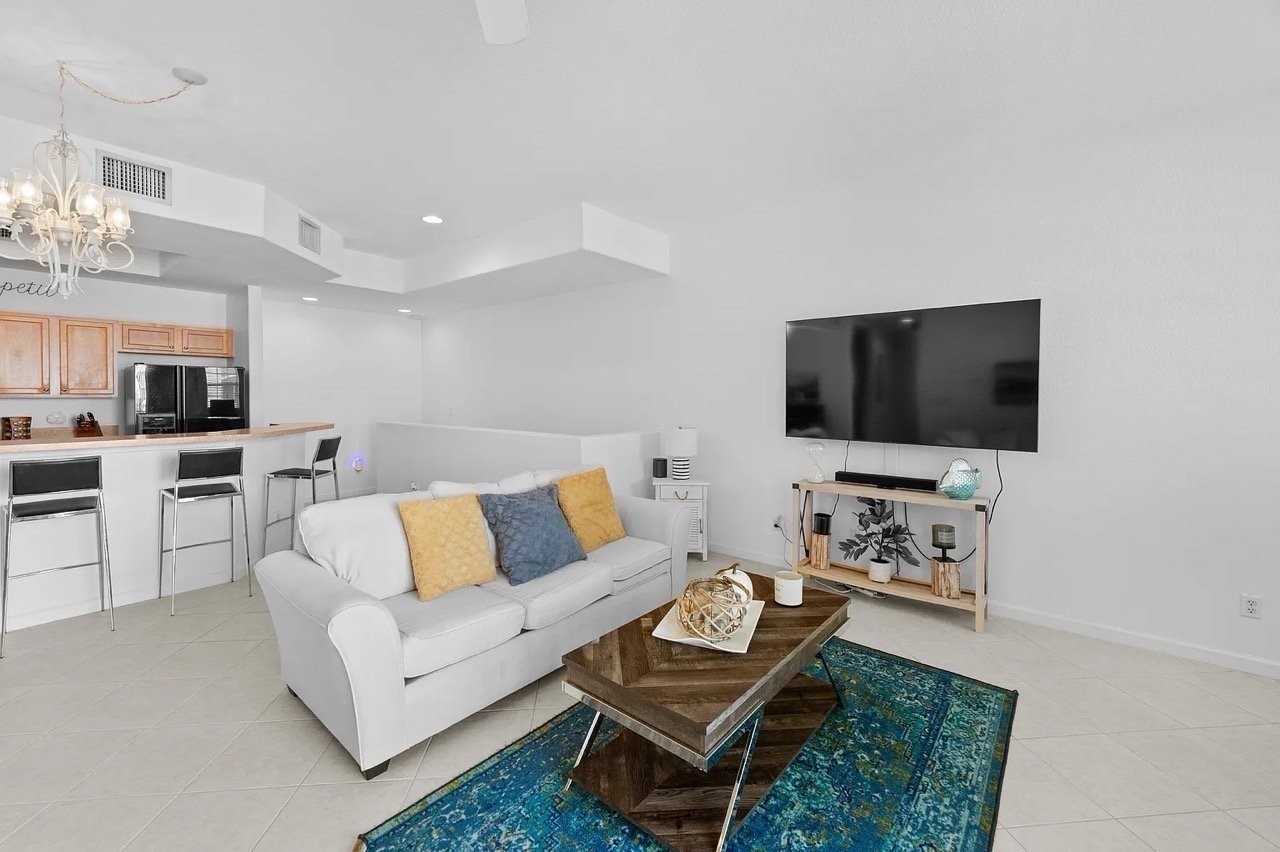 3105203 Sw Stephanie Way - Photo 2 of 6