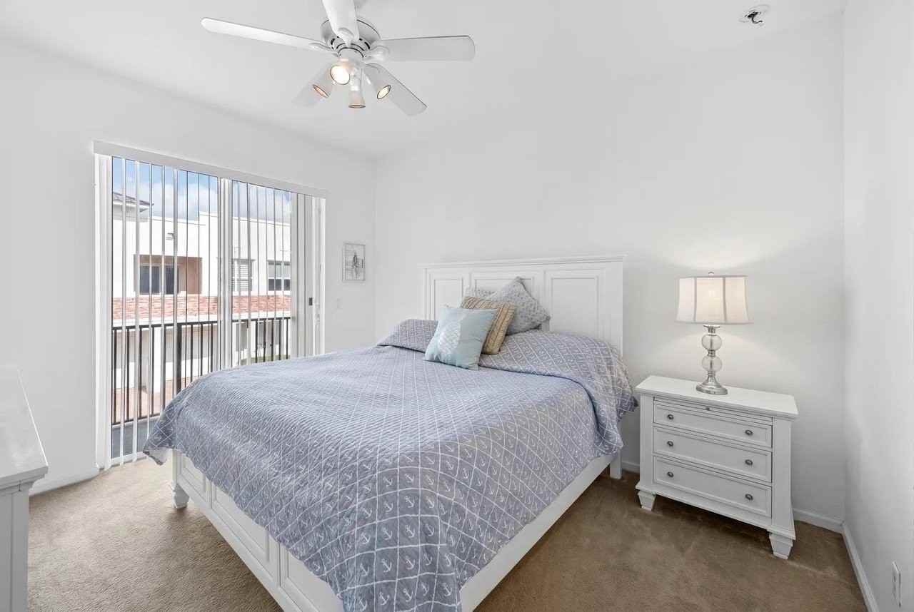 3105203 Sw Stephanie Way - Photo 3 of 6