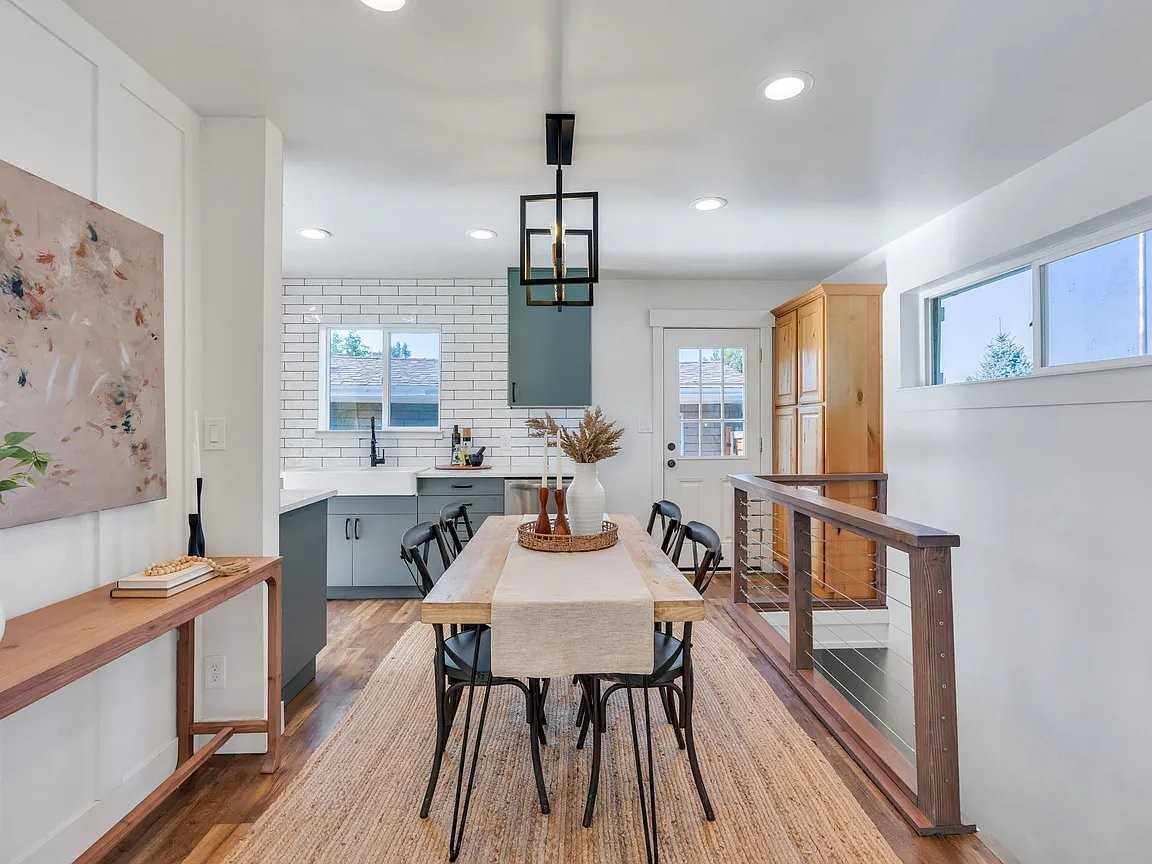 3306 Ne - Photo 2 of 20