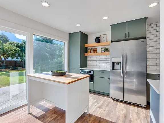 3306 Ne - Photo 3 of 20