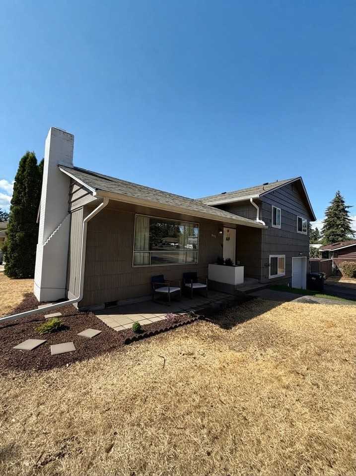 8505 94th St Sw - Photo 3 of 19