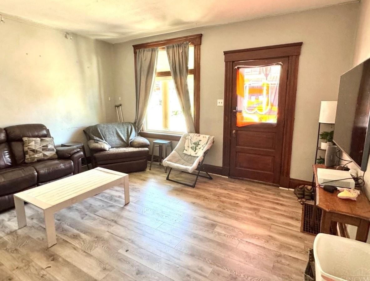 461 Warner St - Photo 3 of 19