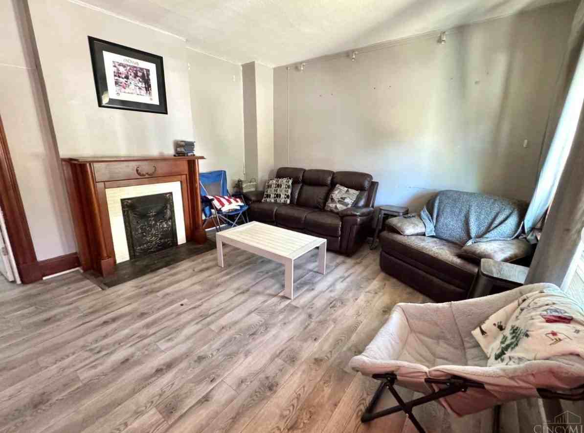 461 Warner St - Photo 4 of 19