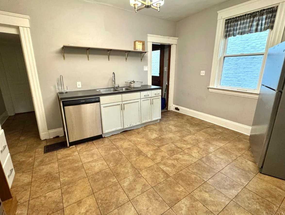 461 Warner St - Photo 5 of 19