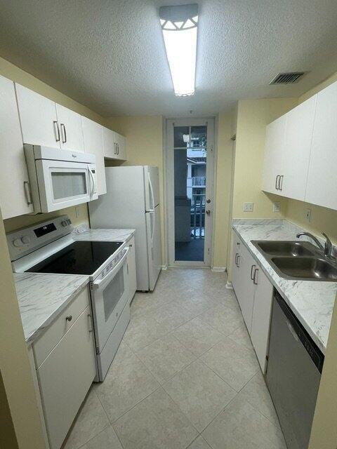 1136 Town Center Dr