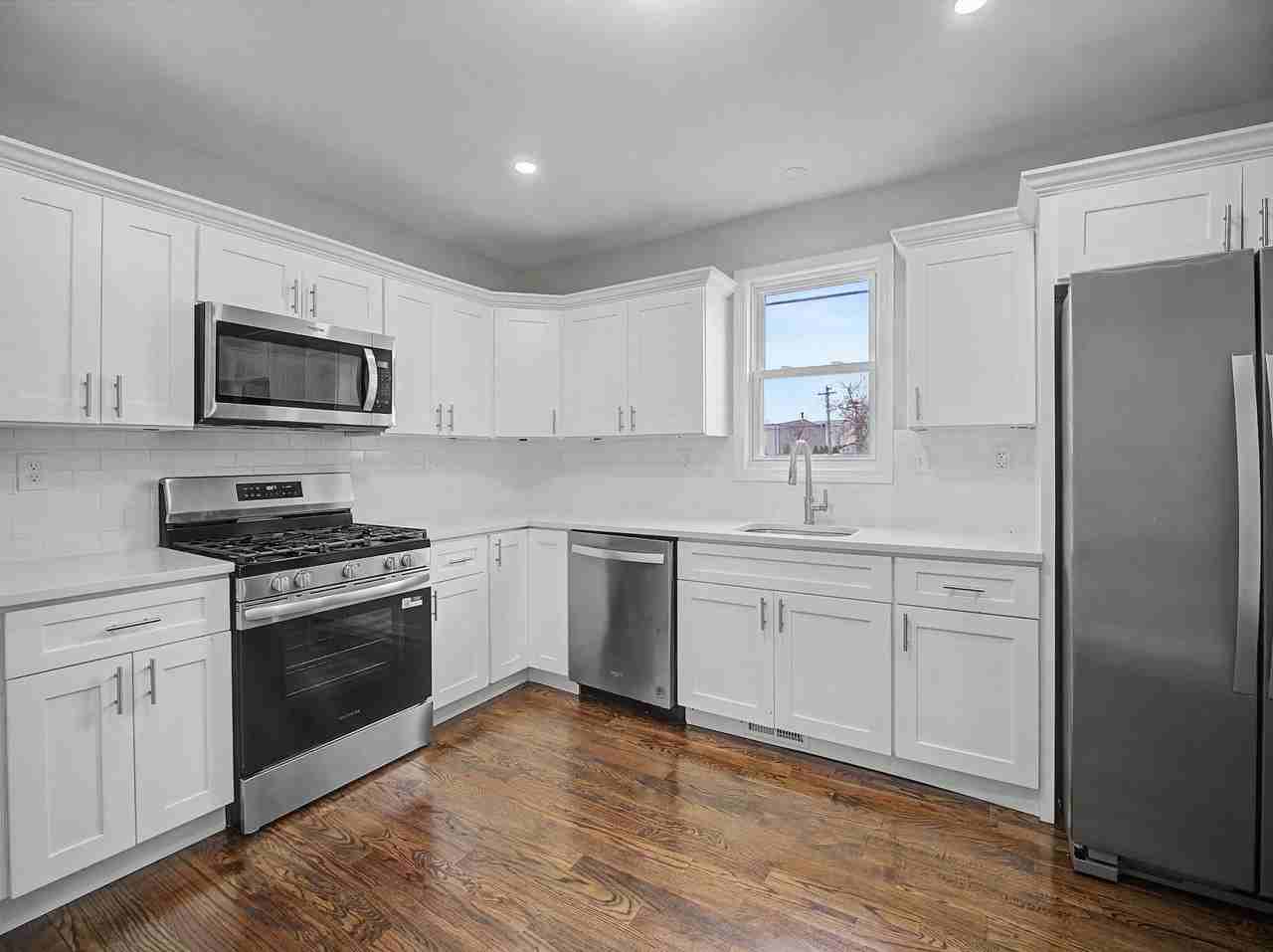 43 Beardsley St - Photo 2 of 11