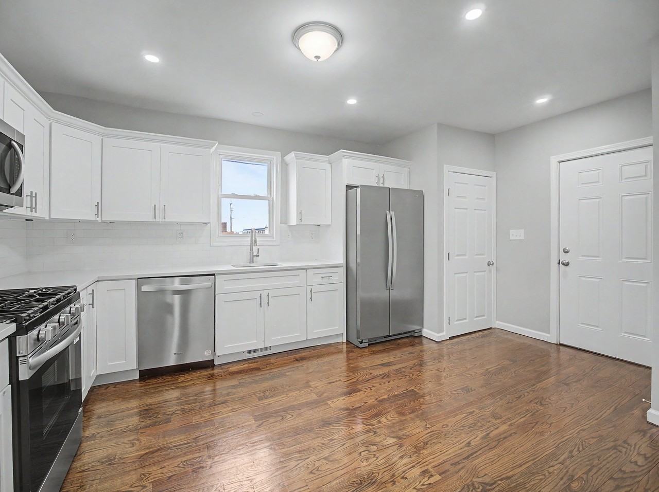 43 Beardsley St - Photo 3 of 11