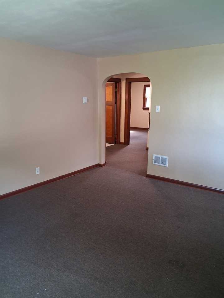 2813 W Bobolink Ave - Photo 4 of 11