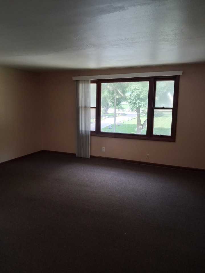 2813 W Bobolink Ave - Photo 6 of 11