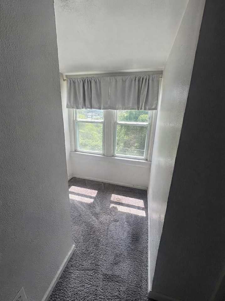 305 Paur St - Photo 6 of 16