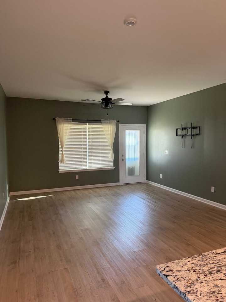 2108 Franks Ct - Photo 3 of 5