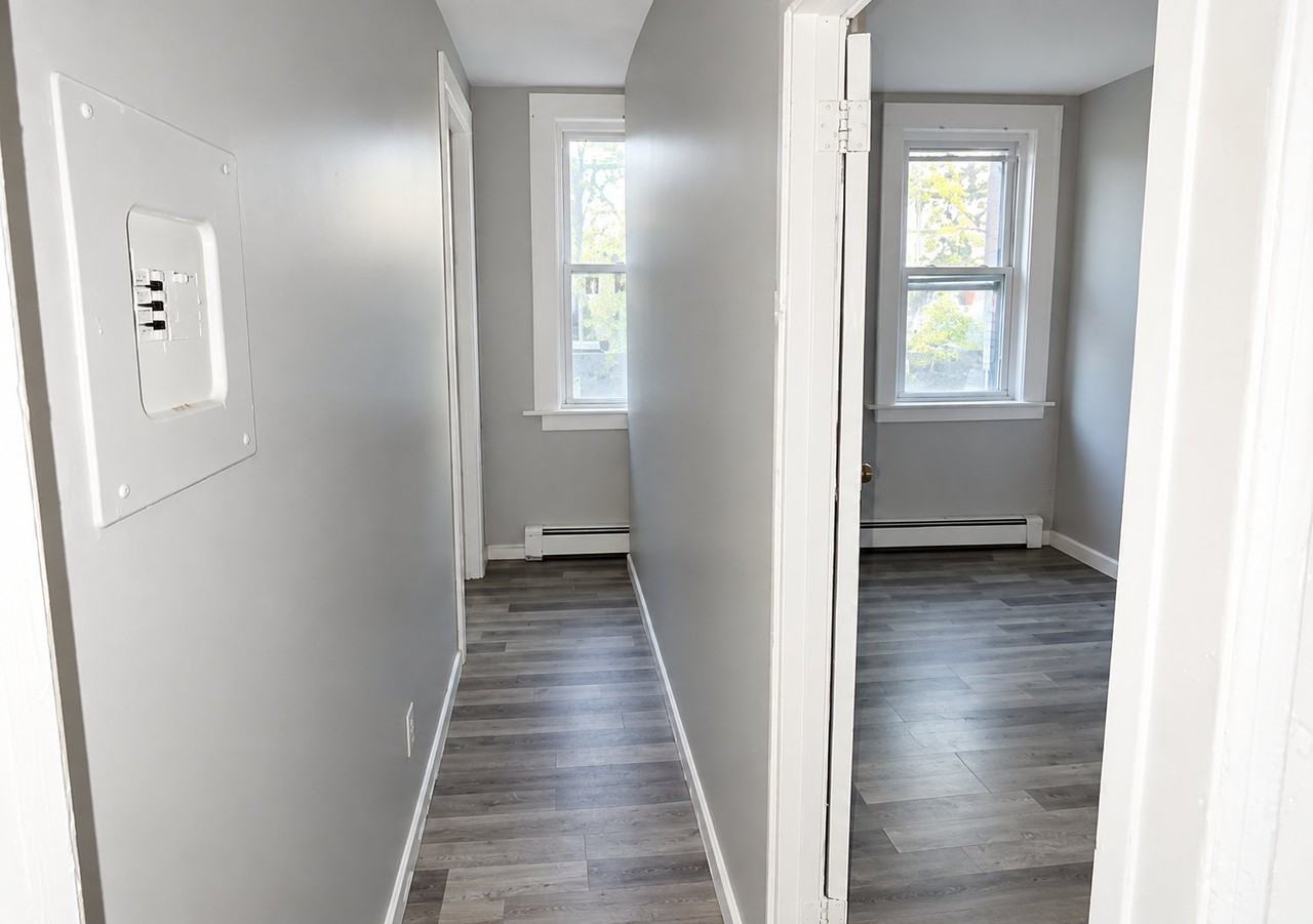 139 3rd St #4 - Photo 3 of 7