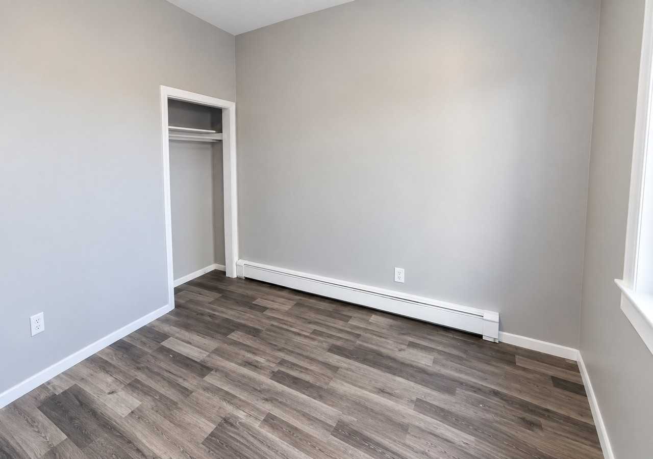 139 3rd St #4 - Photo 5 of 7