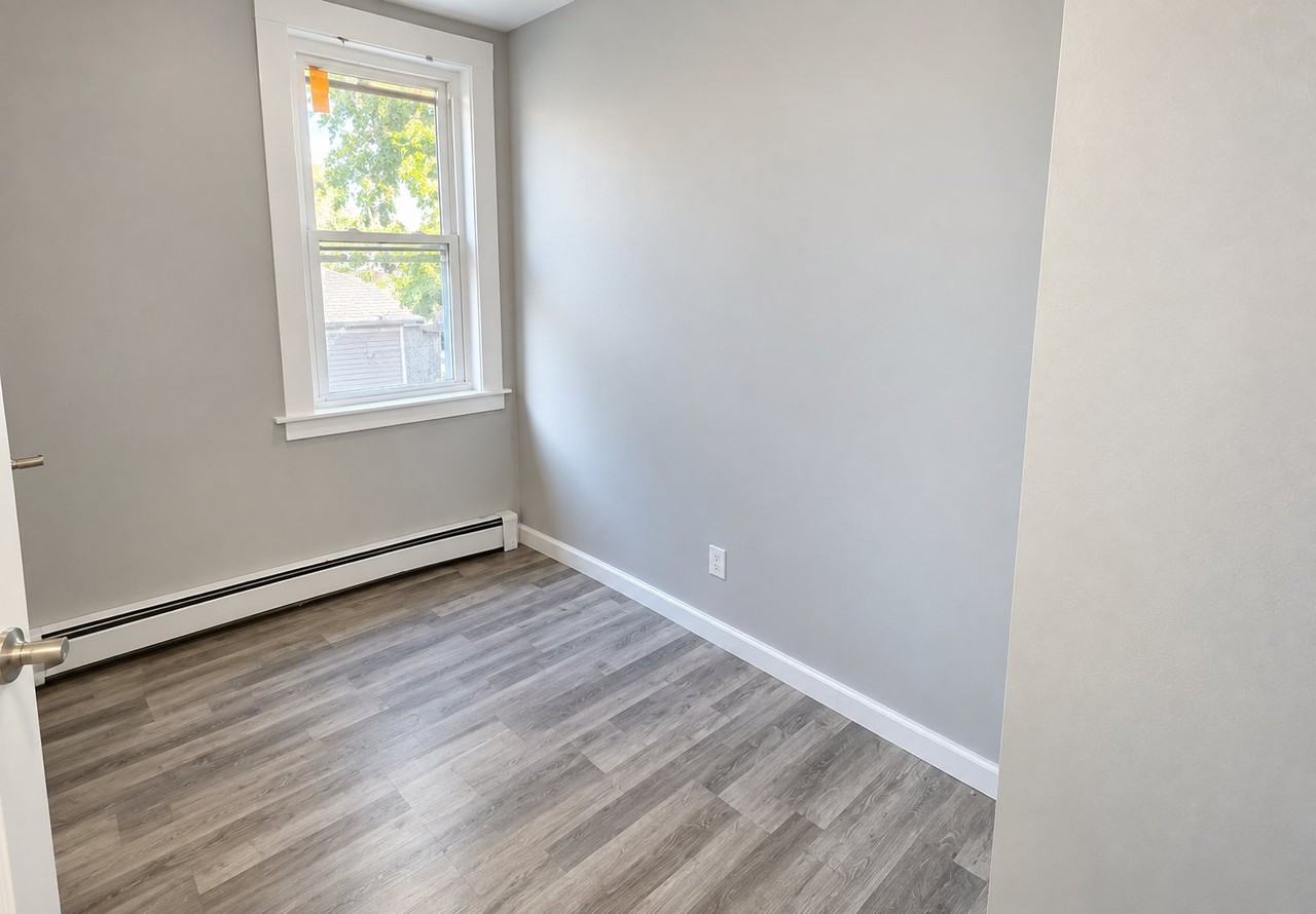139 3rd St #4 - Photo 6 of 7