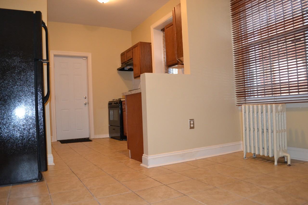 5755 Larchwood Avenue - Photo 5 of 30