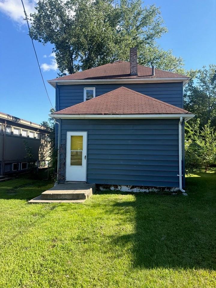 2205 Lincoln Way W - Photo 2 of 20