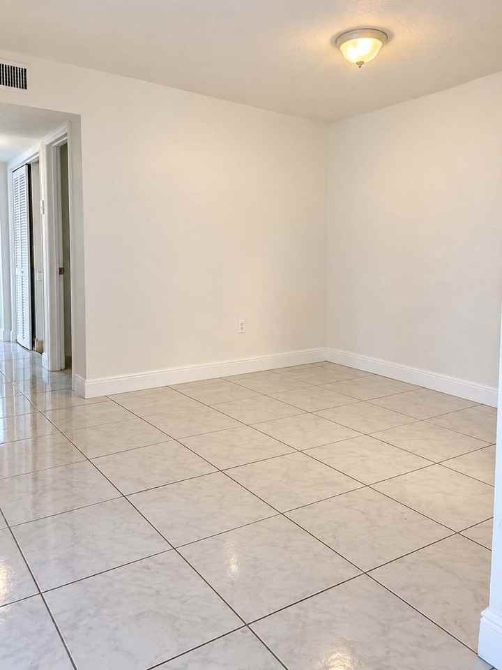 West Garden Villas - Photo 3 of 32