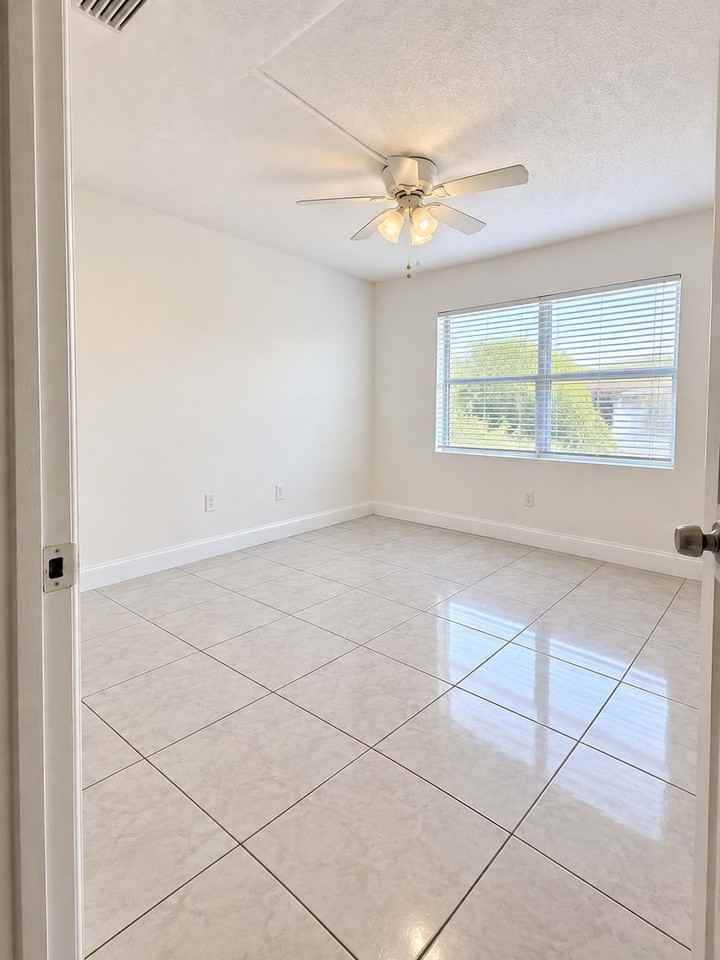 West Garden Villas - Photo 6 of 32