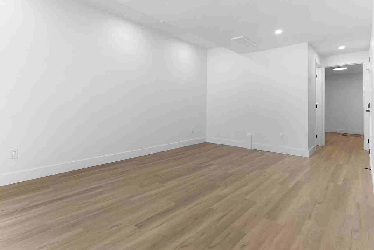 8516 76 Ave Nw - Photo 2 of 9
