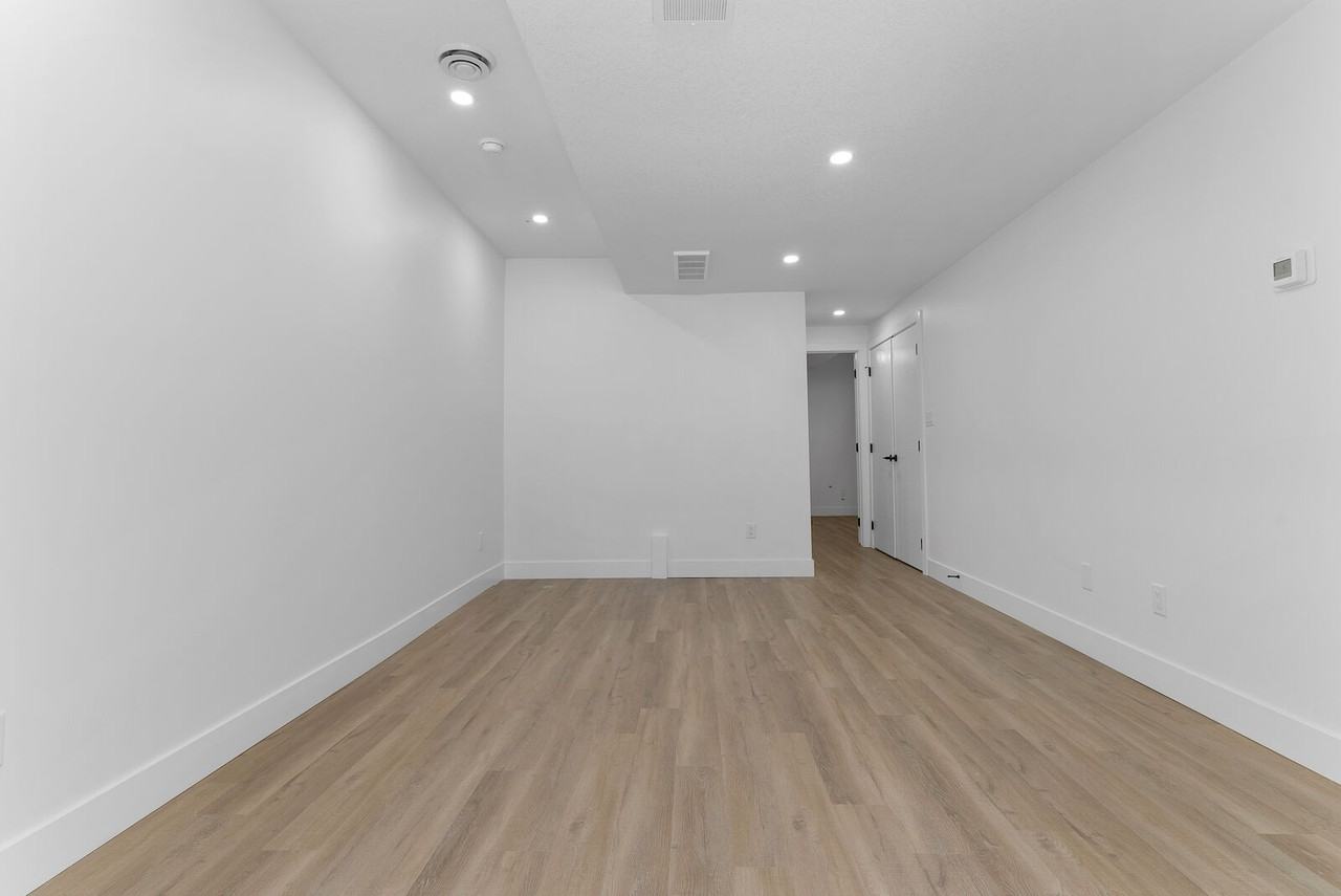 8516 76 Ave Nw - Photo 3 of 9