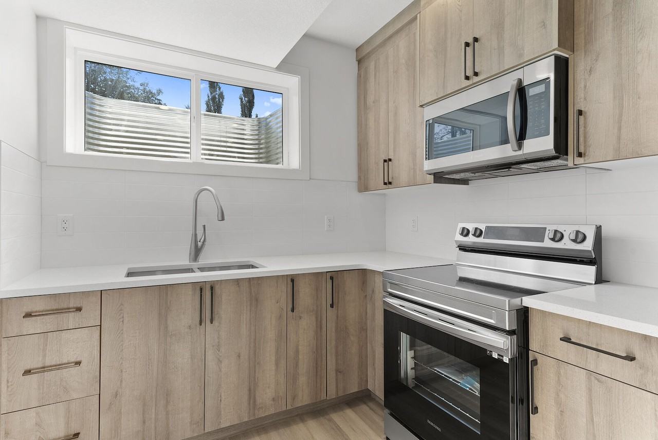 8516 76 Ave Nw - Photo 5 of 9
