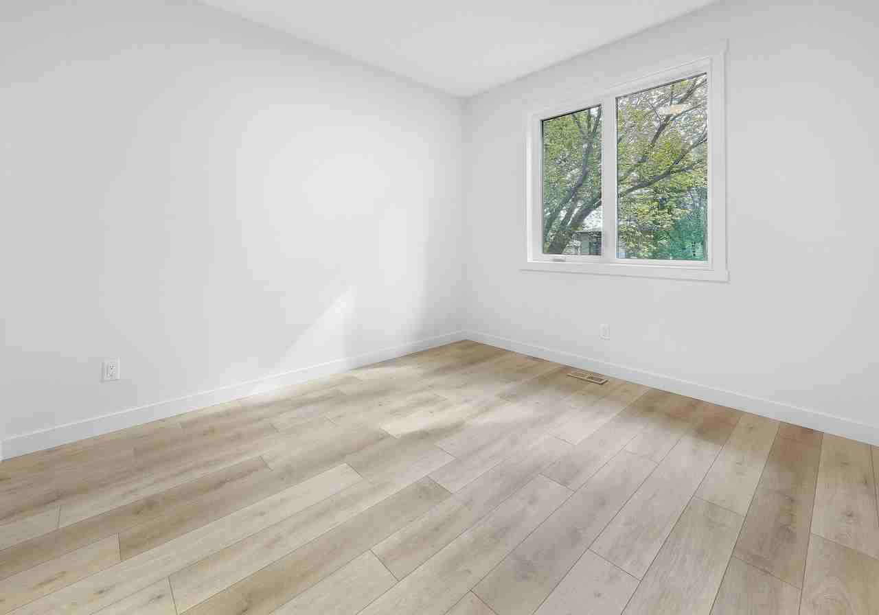 7604 - 7604 83 Avenue Northwest - Photo 5 of 8