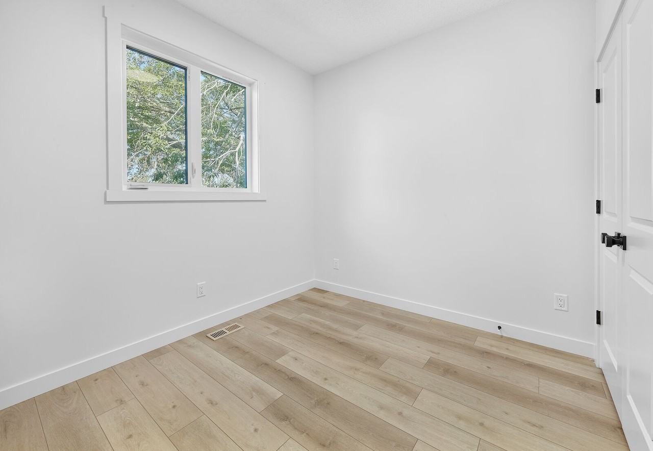 7604 - 7604 83 Avenue Northwest - Photo 6 of 8